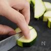 鮭と夏野菜のだしバター包み焼きの工程1
