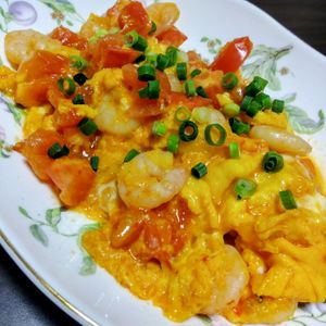 かなの作ってみた!投稿(【海老とトマトのとろ玉ピリ辛味噌炒め】ご飯にかけてもめちゃ旨)