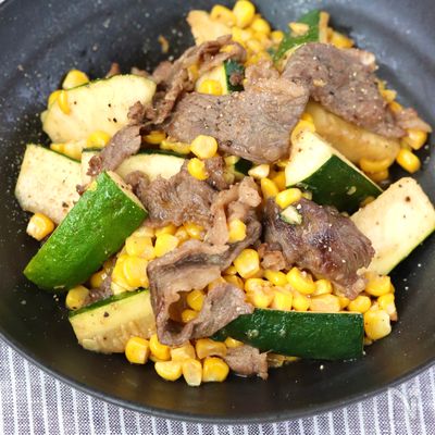 美肌にも！牛肉とうもろこしズッキーニのオイマヨガーリック