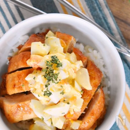 鶏むね肉でボリュームチキン南蛮丼 By 三浦ユーク レシピサイト Nadia ナディア プロの料理家のおいしいレシピ
