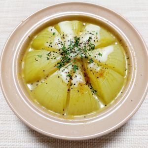 よっこの作ってみた!投稿(とろとろ♡まるごと新たまねぎのカレーチーズ蒸し)