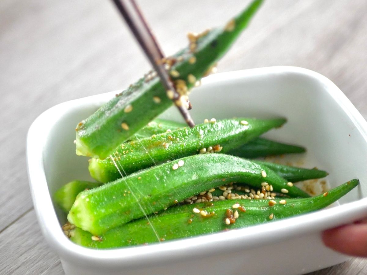 お箸が止まらない！やみつき旨塩オクラ | レシピサイトNadia