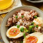 半熟とろ～り幸せ♪にんにく香るラーメン屋さんの味卵丼！