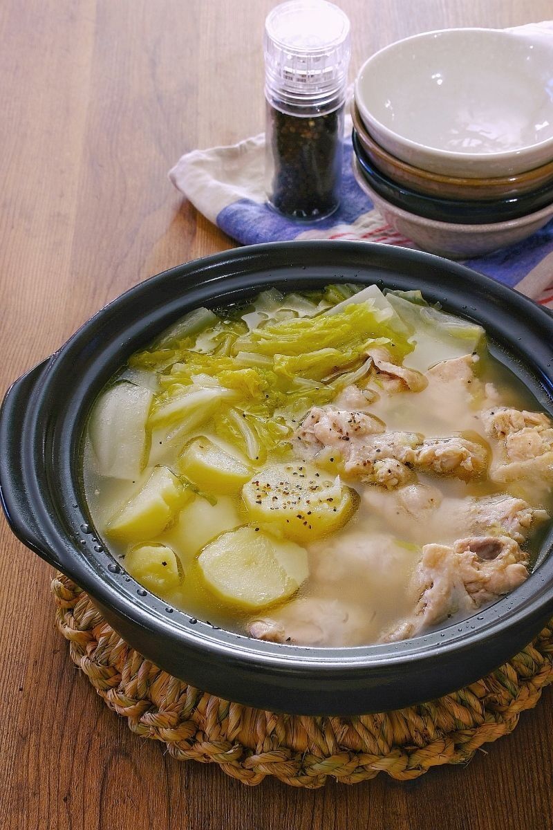 ほろほろ手羽元とじゃがいもと白菜の旨塩鍋