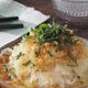 抱えて食べたい…！新玉ねぎスライスサラダ