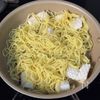 ビールがすすむ！【イカとネギの和風にんにく焼きそば】の工程1