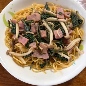 まさの作ってみた!投稿(簡単！『ほうれん草とベーコンとしめじの醤油パスタ』)