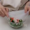 レンジで簡単♪ピーマンとカニカマの麺つゆ和えの工程1