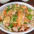 【豚肉と具沢山野菜の焼きビーフン】たっぷり野菜で食べ応え◎