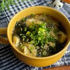 材料を入れてチンするだけ！「ワカメと油揚げの中華春雨スープ」