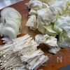 キャベツとえのきと鶏肉のあっさり塩スープの工程1