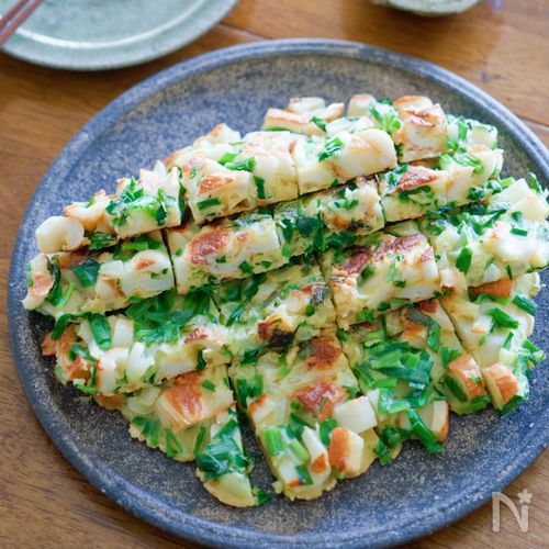 冷蔵庫の定番食材で!ちくわとにらのチヂミ