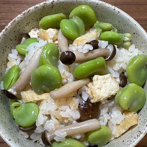 楽ラク手抜キッチン🐶🐾の作ってみた!投稿(調味料ひとつ♪塩麹で炊くそら豆ごはん)