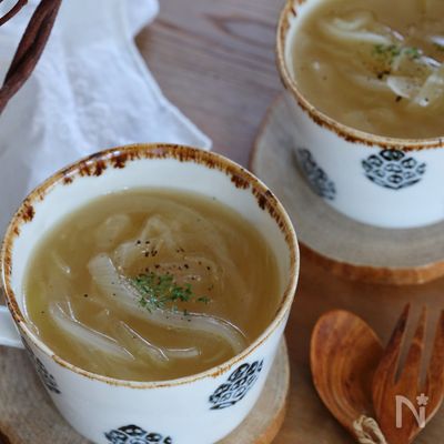 食材1つ!ほったらかしで簡単!柔らかく甘い【オニオンスープ】
