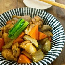 簡単に作れる‼︎
鶏もも肉✖️牛蒡✖️人参✖️蒟蒻の甘辛煮物