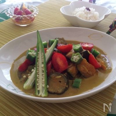フライパン1つで簡単!『夏野菜のタイ風スープカレー』