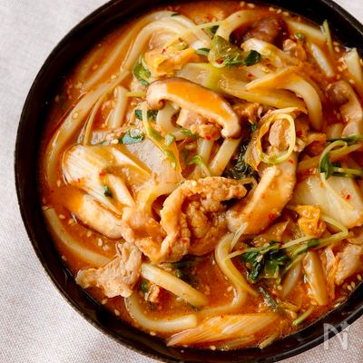 【簡単♪チゲ風豚キムチうどん】節約食材×栄養たっぷり