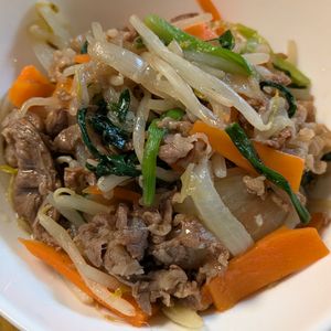 かめちゃん🐢の作ってみた!投稿(【牛肉野菜炒め】炒めるだけでご飯が進む！旨みたっぷり♡)