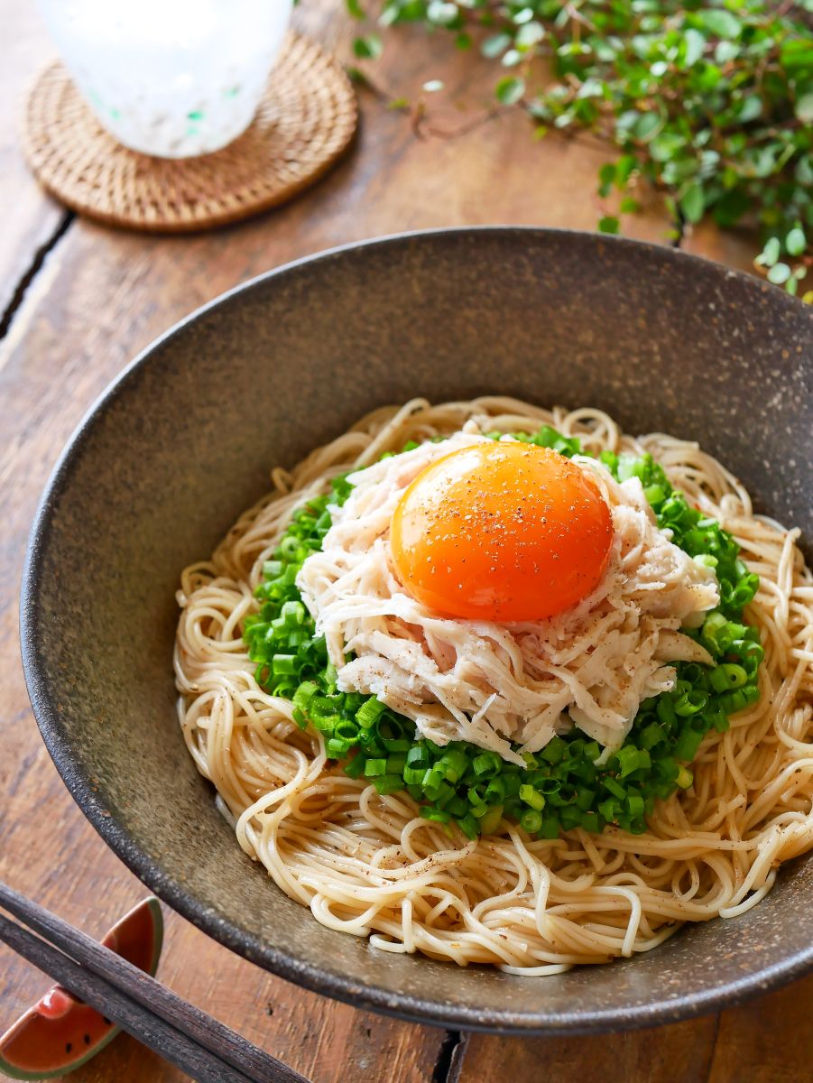 辛さとうま味でやみつき必至！辛うま混ぜそうめん | レシピサイトNadia