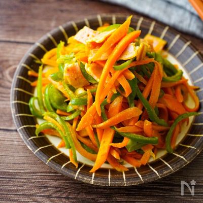お弁当や作り置きに♪人参とピーマンのカレー炒め