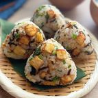 だしうま！おかか昆布と油揚げのおにぎり