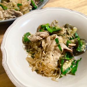 ゆかりの作ってみた!投稿(【ナス豚チャプチェ】パパっと切り入れワンパン♪包丁いらずで！)