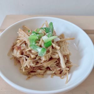 あーちゃん·͜· ♡の作ってみた!投稿(えのきのうま塩ナムル【#包丁不要#レンジ#食材ひとつ】)