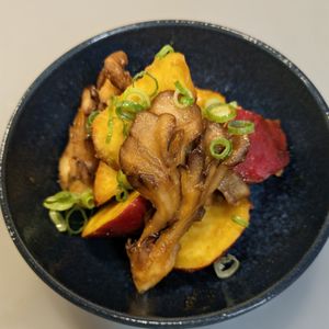 るるる♪の作ってみた!投稿(さつまいもとまいたけの味噌バター炒め【ほっこり秋の味覚♪】)