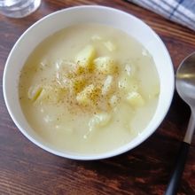 【じゃがいもと玉ねぎのシチュー】パパッと作れ、食べきりサイズ