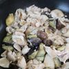 ご飯が進む♪【豚こまと茄子と椎茸のピリ辛味噌炒め】お弁当にもの工程3