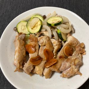 あすかの作ってみた!投稿(クリスマスに＊鶏肉のお手軽ローストチキン風ガーリックソテー＊)