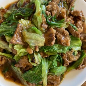 くだもの大好き🧡の作ってみた!投稿(ご飯がススム！牛肉とレタスのシャキシャキコク旨炒め#大量消費)