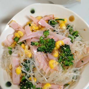 ゆみの作ってみた!投稿(【ブロッコリーとコーンの春雨サラダ】レンジ活用で簡単♪)