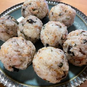 869463の作ってみた!投稿(栄養満点◎鯖と梅しそのチュモッパ風おにぎり)