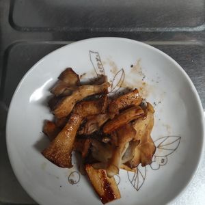 KUMIKOの作ってみた!投稿(【きのこのレモンバターソテー】5分 秋の腸活レシピ)
