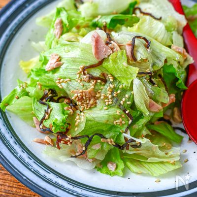 【抱えて食べたい♪】レタスのツナ塩こんぶ和え☆野菜不足解消♡