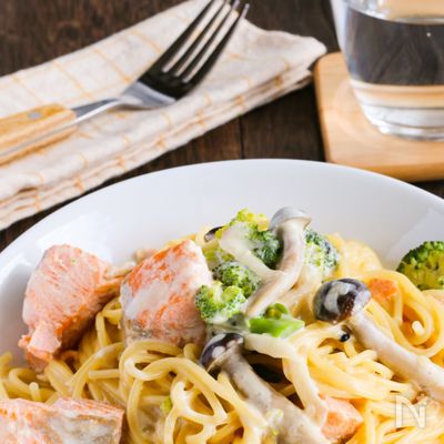 隠し味であとひく旨さ♡鮭とブロッコリーの極旨クリームパスタ