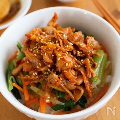 『豚キムチのせビビンバ丼』野菜たっぷり！＋キムチで栄養満点◎