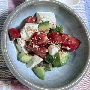 ゆっこの作ってみた!投稿(切って混ぜるだけ！5分で完成【アボカドとトマトと豆腐サラダ】)
