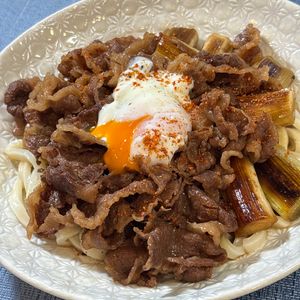 楽ラク手抜キッチン🐶🐾の作ってみた!投稿(【牛すき温玉うどん】とろ〜り温玉♡甘辛たれが美味しい♬︎)