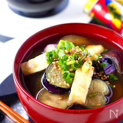 なすがとろ〜り【揚げない揚げなすと油揚げのお味噌汁】