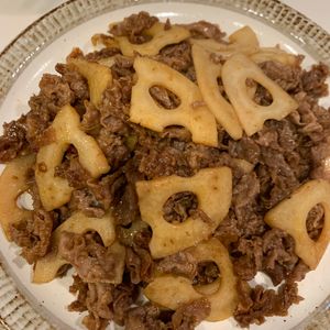 ぐ〜たら子の作ってみた!投稿(ピリッと美味しい「牛肉と蓮根の中華風甘辛炒め」)