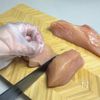 【鶏むね肉のスパイシーオーロラソースあえ】の工程1