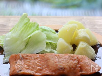 基本の鮭のムニエル レモンバターソースがけ By くつろぎの食卓 レシピサイト Nadia ナディア プロの料理家のおいしいレシピ