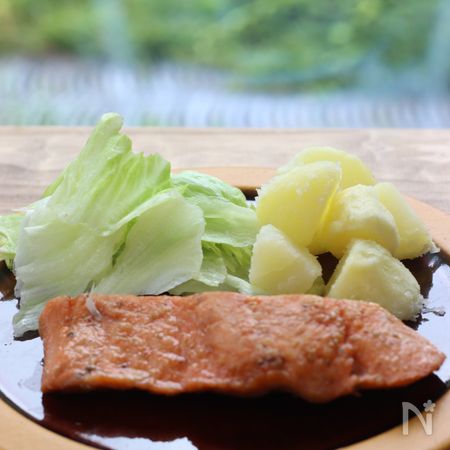 基本の鮭のムニエル レモンバターソースがけ By くつろぎの食卓 レシピサイト Nadia ナディア プロの料理家のおいしいレシピ