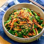 【ほうれん草とニンジンの麺つゆ胡麻ドレ和え】栄養満点副菜