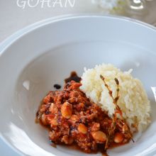 お豆とひき肉のトマト煮込み　コンソメライス添え