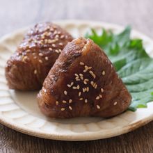 【すき焼のたれで】茄子の肉巻きおにぎり