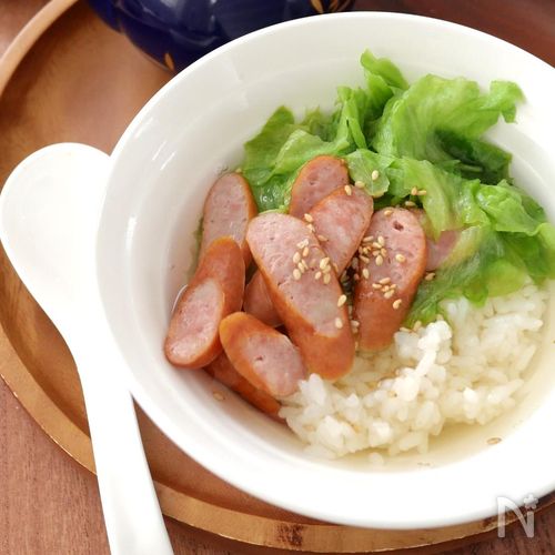ウィンナーとレタスのだし茶漬け