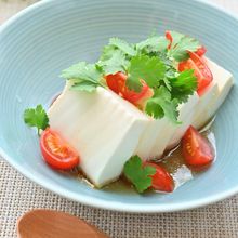 暑い日に食べたい！トマトとパクチーのエスニック冷奴